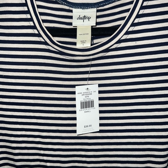 daytrip dress with open back - Picture 2 of 7